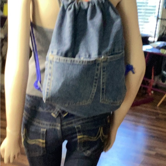 Mini the Drawstring Backpack - Picture 6 of 7